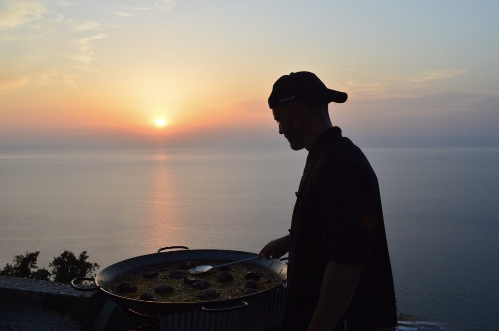 Chef Jarauta cocinando paella